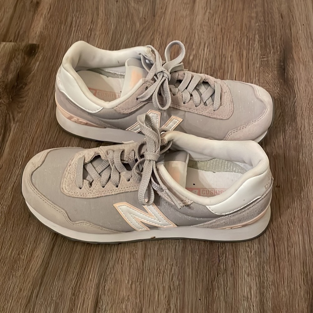 New balance sneakers size - 7US - Picture 2 of 4